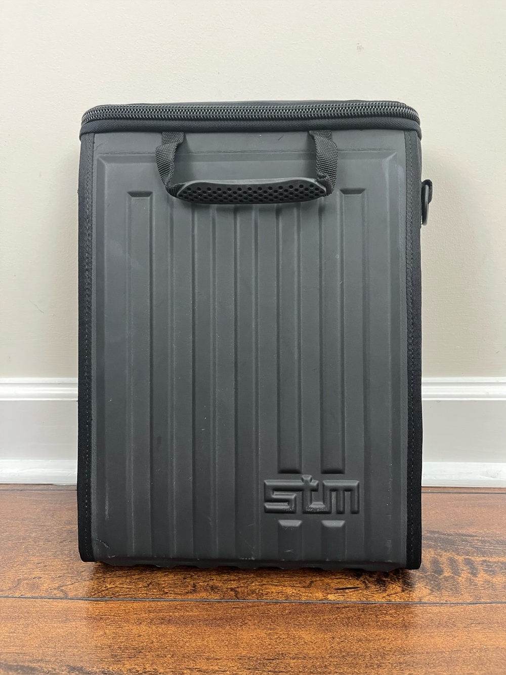 STM Armour Rugged Laptop Bag Handles Molded EVA Shell Black Pre-Owned.